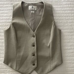 Aritzia Beige Vest!!